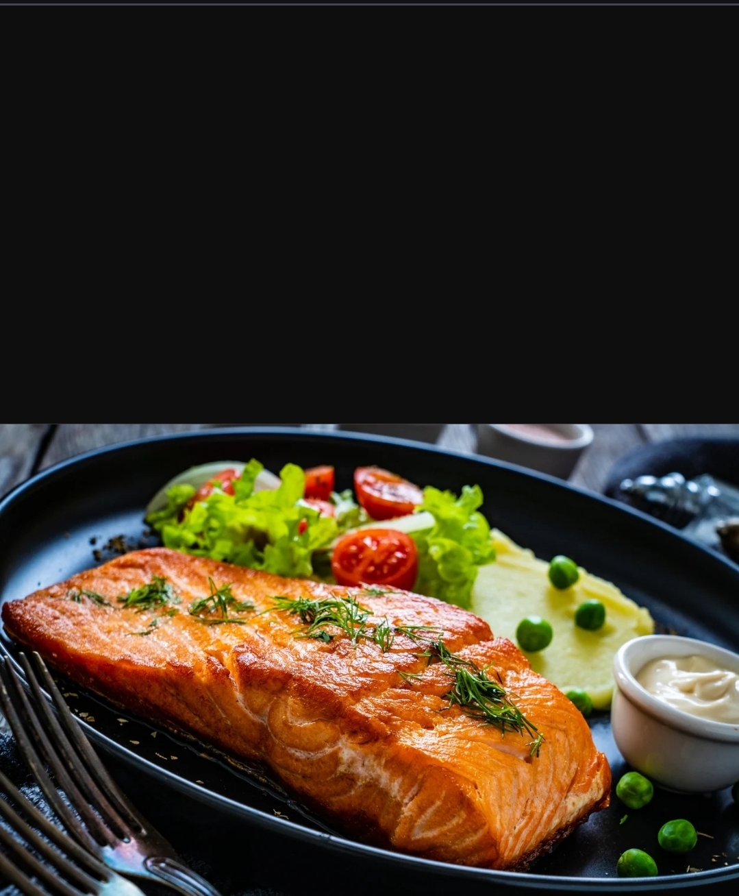 Filé de salmão com legumes na chapa